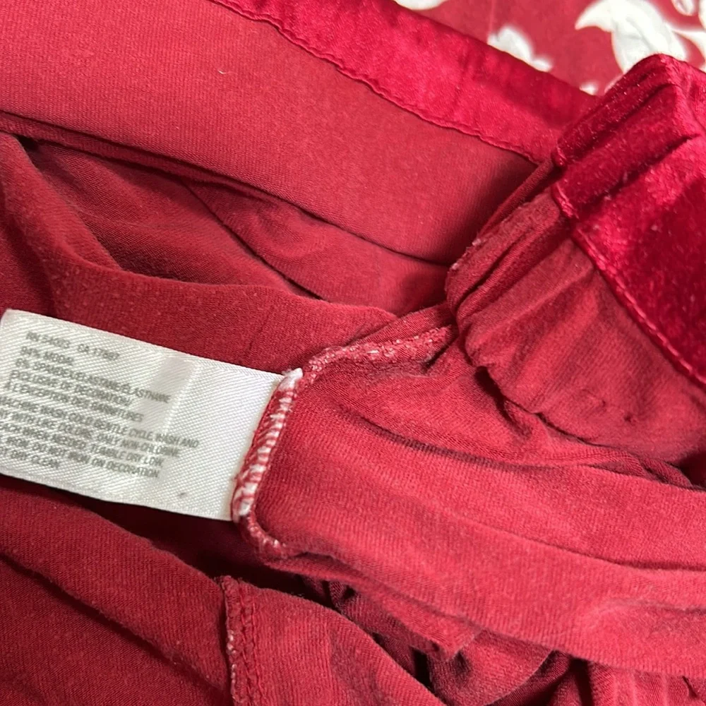 Medium Gap body modal pajama pants floral print red